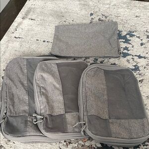 Gray Packing Cubes Set